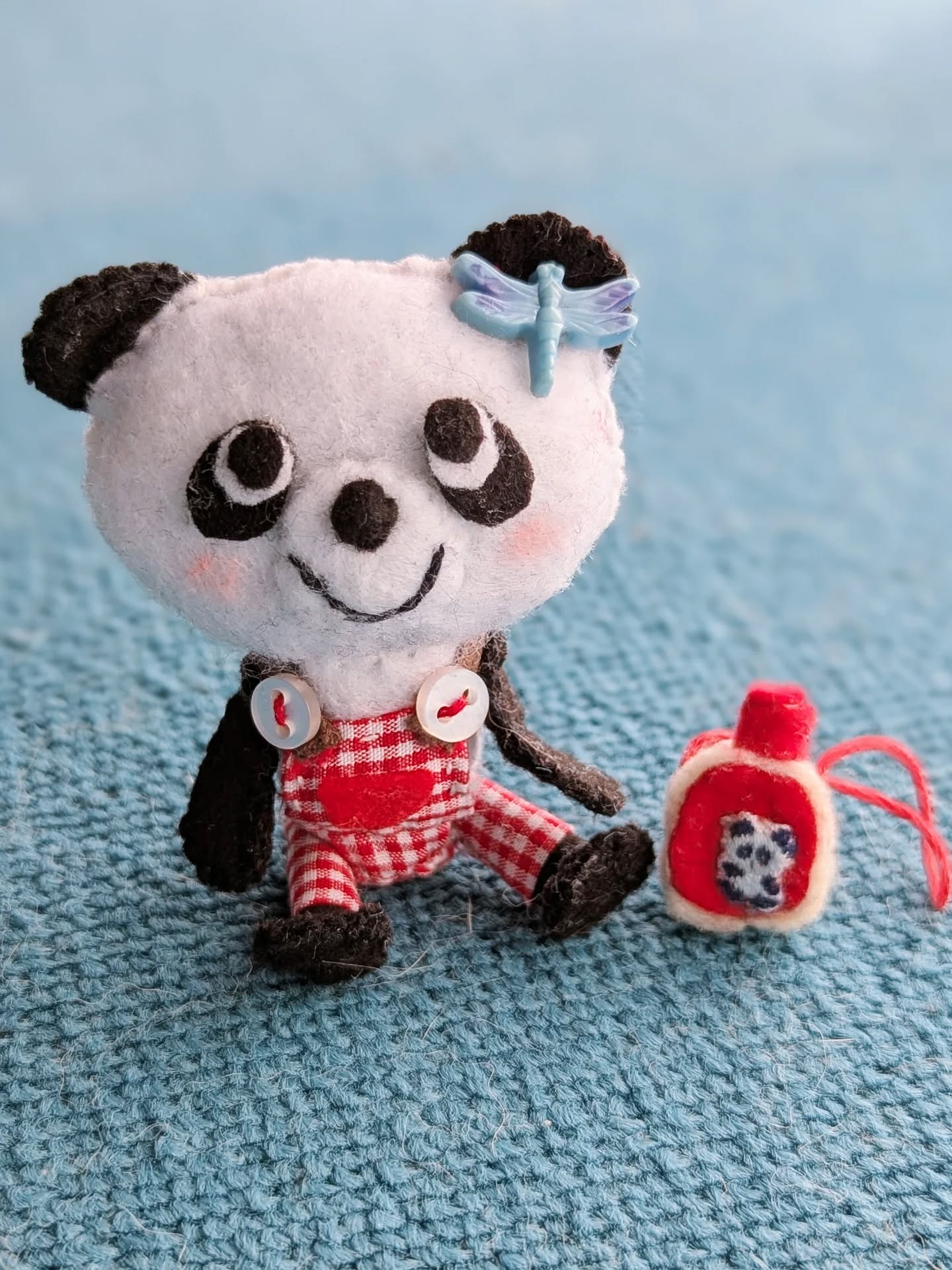 パンダくん完成🐼✨
お家の中でも水分補給を忘れずに❢
・
・
・
・
アドベンチャーワールドのパンダ🐼は、今日、中国に帰ってしまう😢
元気でね…またいつか、日本に帰ってきてね。

#パンダ🐼  #panda #フェルト人形